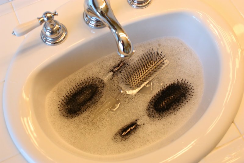 how-to-clean-hair-brushes-1