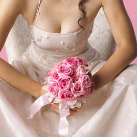 Παντρεύεστε; Δέκα συμβουλές για να επιλέξετε το τέλειο νυφικό