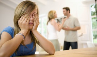 Πώς να βοηθήσετε το παιδί σας να αντιμετωπίσει το διαζύγιο