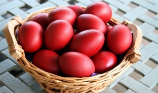 Βαμμένα κόκκινα αβγά