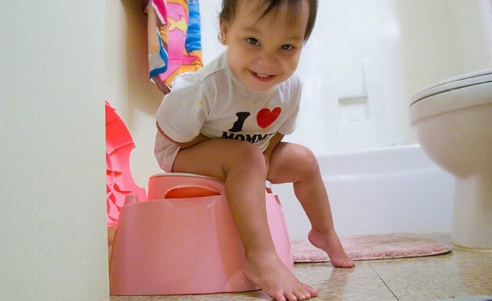 Απλά μαθήματα τουαλέτας Πως να μάθω στο παιδί μου να καθαρίσει από τις πάνες Τουαλέτα ή γιογιό