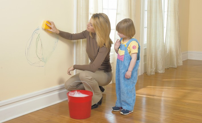 Πώς θα καθαρίζετε τους βαμμένους τοίχους