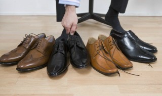 Επιλέγοντας ανδρικά παπούτσια