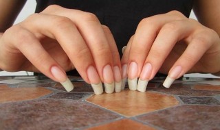 Πώς να μεγαλώνουν τα νύχια σου πιο γρήγορα χωρίς να σπάνε!