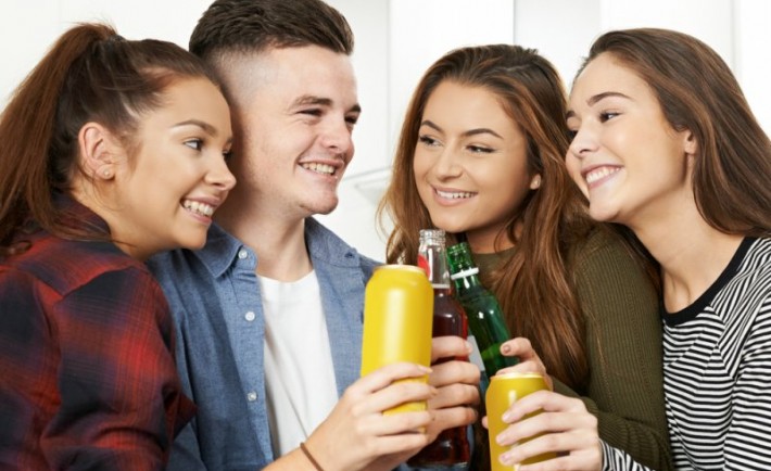 Αλκοόλ στην εφηβεία: Οι επιπτώσεις στη νευρολογική ανάπτυξη