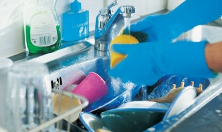 Έξυπνοι τρόποι για να μη πλένετε πολλά πιάτα το καλοκαίρι
