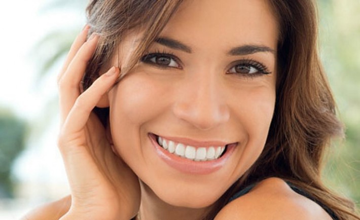 Εμφυτεύματα δοντιών και όψεις ρητίνης: Βελτιώστε την εικόνα των δοντιών σας, εύκολα!