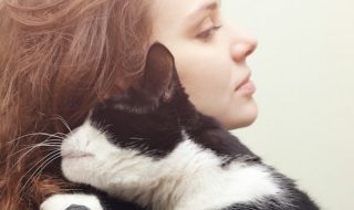 6 πράγματα που δεν πρέπει να κάνετε ποτέ στη γάτα σας