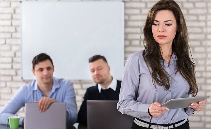 Σεξουαλική παρενόχληση στο χώρο εργασίας: τι μπορεί να περιλαμβάνει;