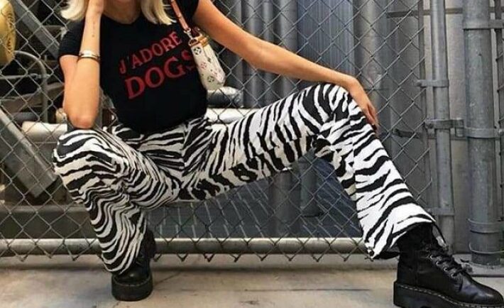Συνδύασε zebra print παντελόνια με ρούχα που έχεις ήδη στη ντουλάπα σου