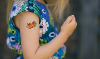 Αυτοκόλλητα τατουάζ: Πόσο ασφαλή είναι για τα παιδιά
