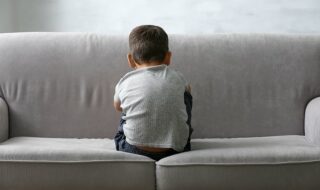 Παιδική κατάθλιψη: Τα σημάδια που πρέπει να σας ενεργοποιήσουν