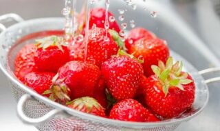 Πώς να πλένουμε τις φράουλες σωστά