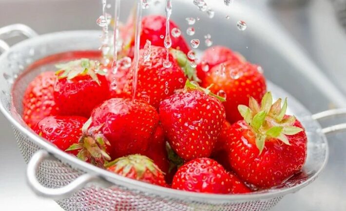 Πώς να πλένουμε τις φράουλες σωστά