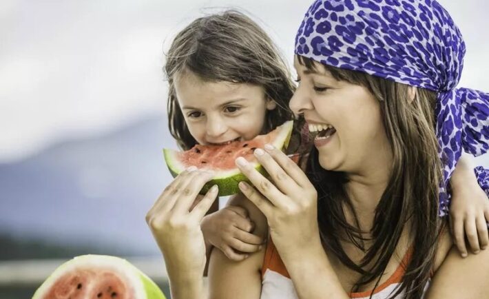 10 καλοκαιρινά λαχανικά και φρούτα για ενυδάτωση στα παιδιά