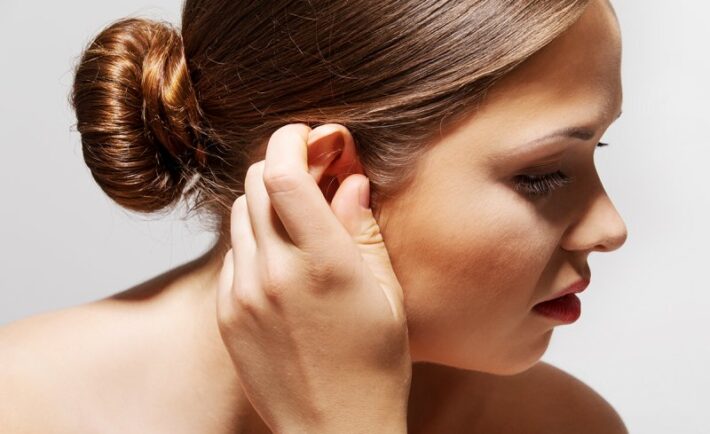 Σπυράκια στα αυτιά: Απαλλαγείτε ανώδυνα από την ενοχλητική παρουσία τους