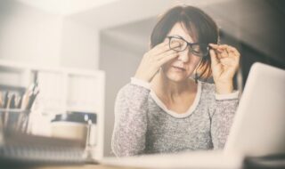 Η ηλικία που η κούραση χτυπά κόκκινο είναι τα 40 - Πώς και πότε ανεβαίνει ξανά η ενέργεια