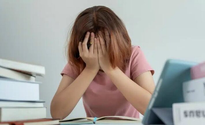 Συμβουλές για τη διαχείριση του άγχους των εξετάσεων. Όσα πρέπει να γνωρίζουν μαθητές και γονείς.